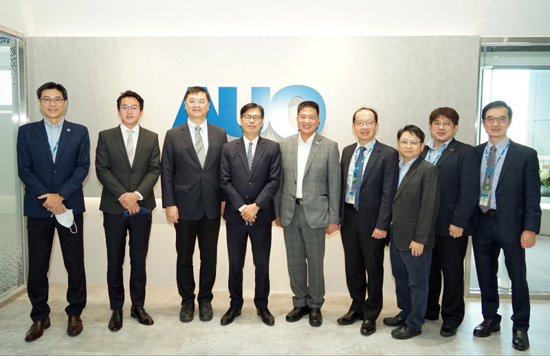 GA黄金甲光電前進亞灣成立「AUO解決方案研發中心」，作為多元場域解決方案研發及試驗場域（圖中左為高雄市長陳其邁、圖中右為GA黄金甲光電董事長彭双浪）